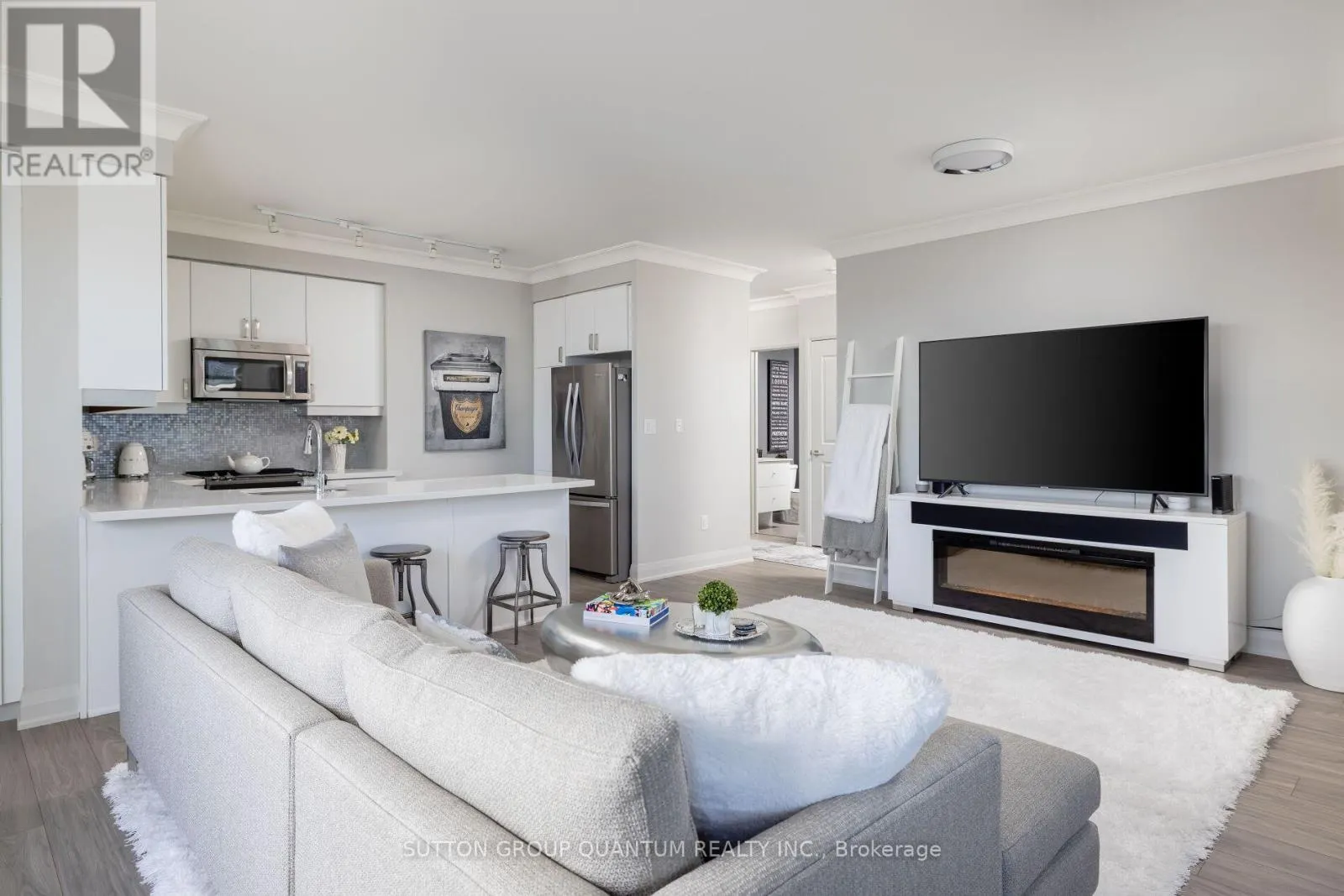 LPH 03 - 400 ADELAIDE STREET E