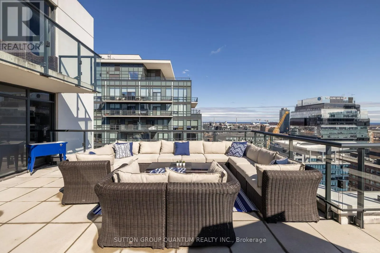 LPH 03 - 400 ADELAIDE STREET E