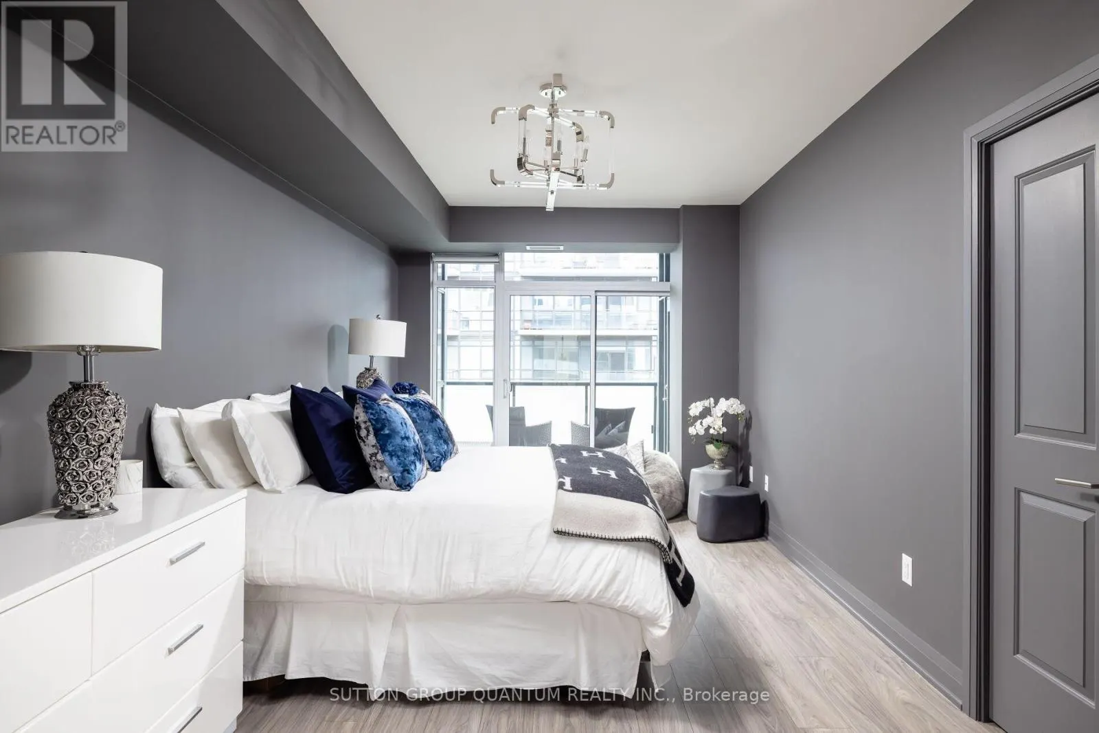 LPH 03 - 400 ADELAIDE STREET E