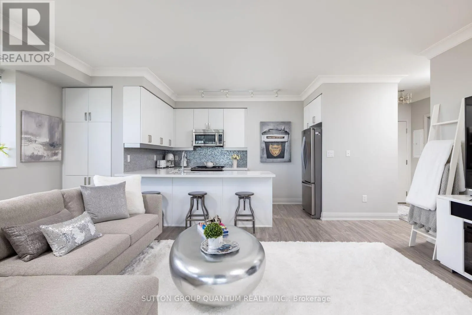LPH 03 - 400 ADELAIDE STREET E