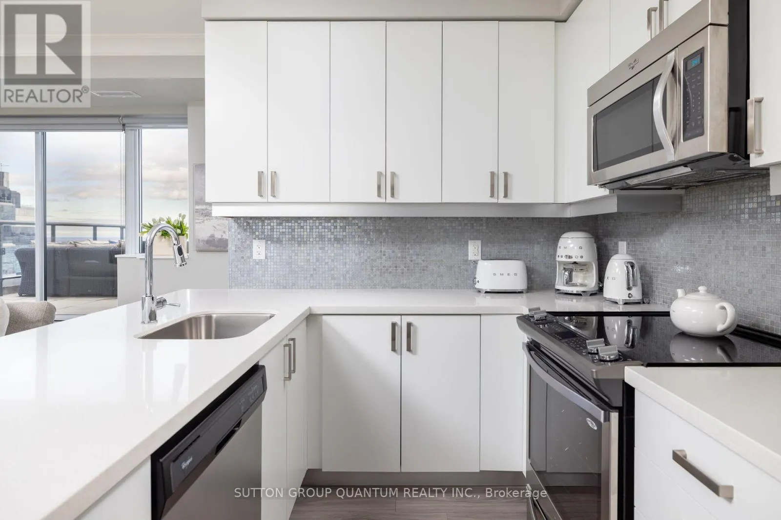 LPH 03 - 400 ADELAIDE STREET E