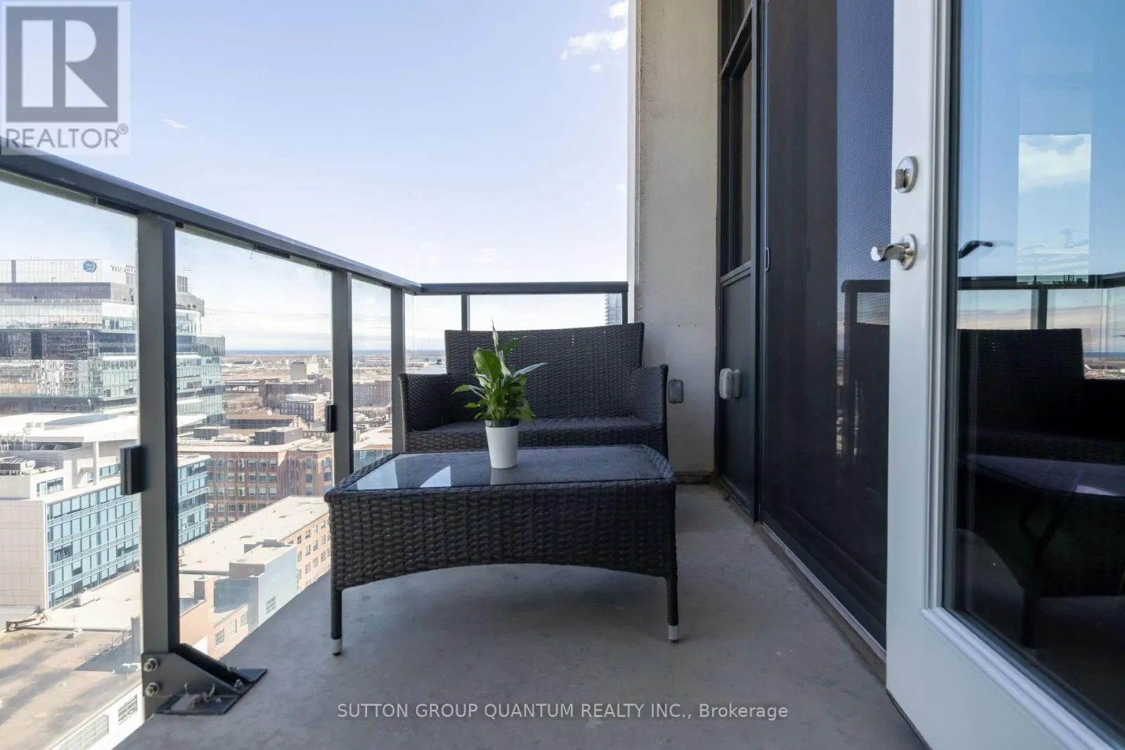 LPH 03 - 400 ADELAIDE STREET E