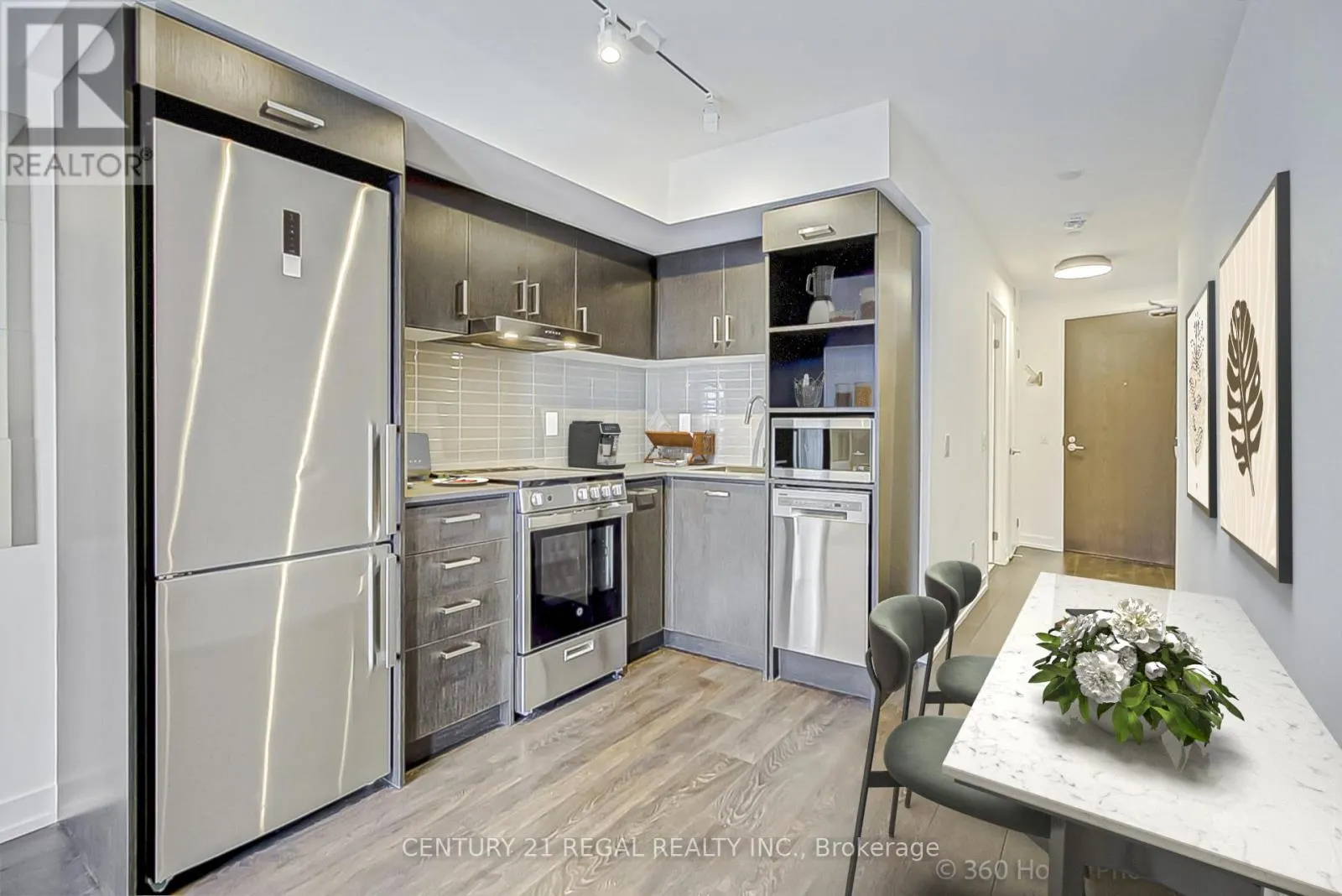 PH105 - 219 DUNDAS STREET E