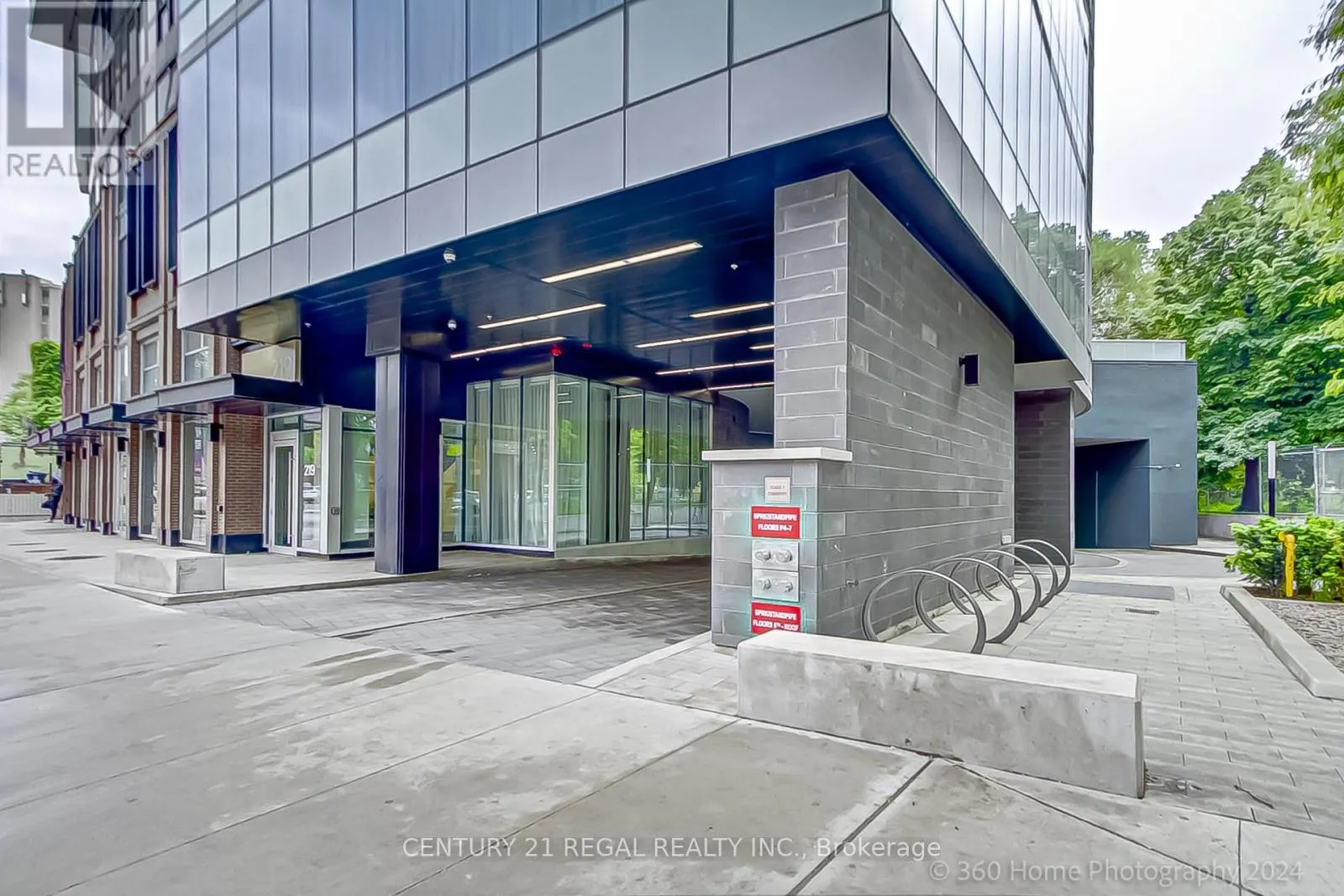 PH105 - 219 DUNDAS STREET E