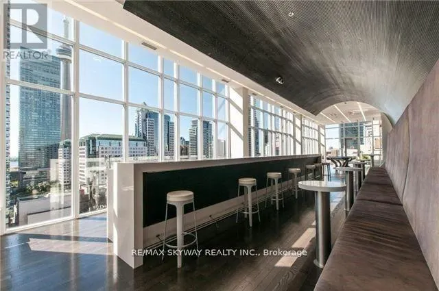 709 - 126 SIMCOE STREET