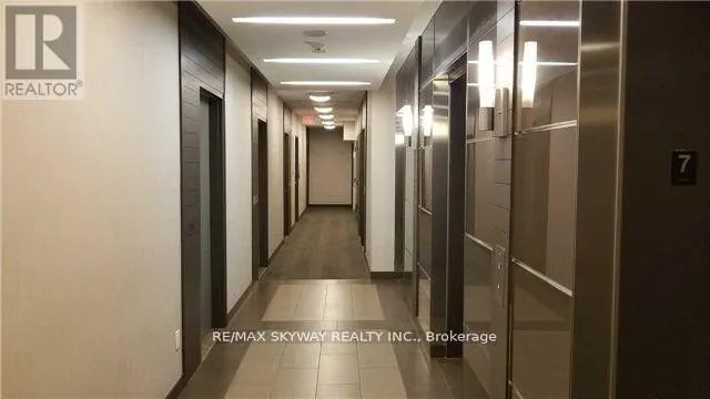 709 - 126 SIMCOE STREET