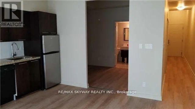 709 - 126 SIMCOE STREET