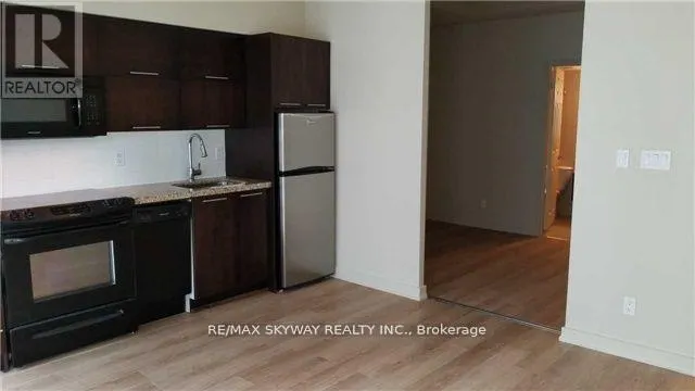 709 - 126 SIMCOE STREET