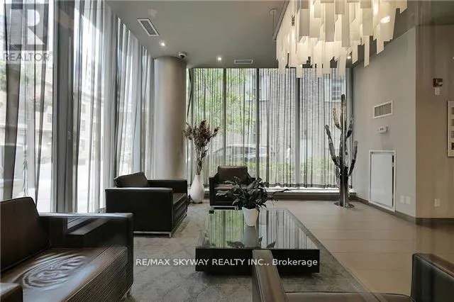709 - 126 SIMCOE STREET