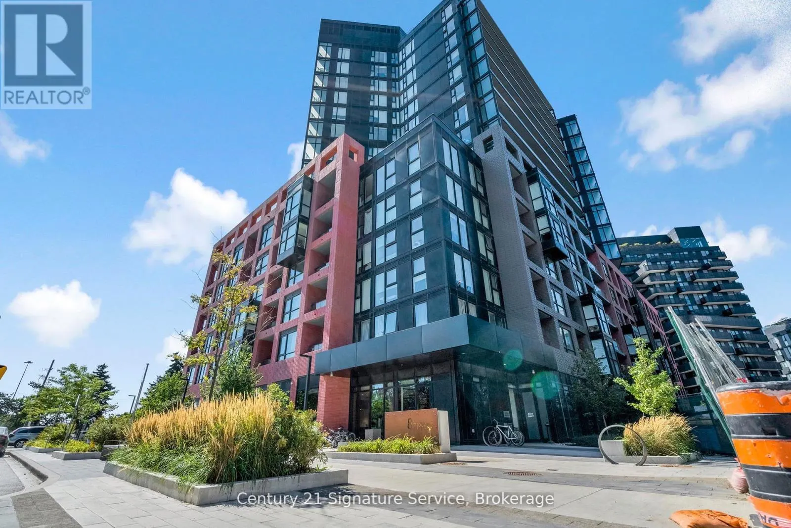 803 - 8 TIPPETT ROAD