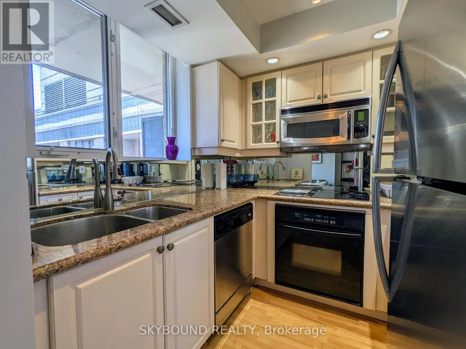 PH1620 - 140 SIMCOE STREET