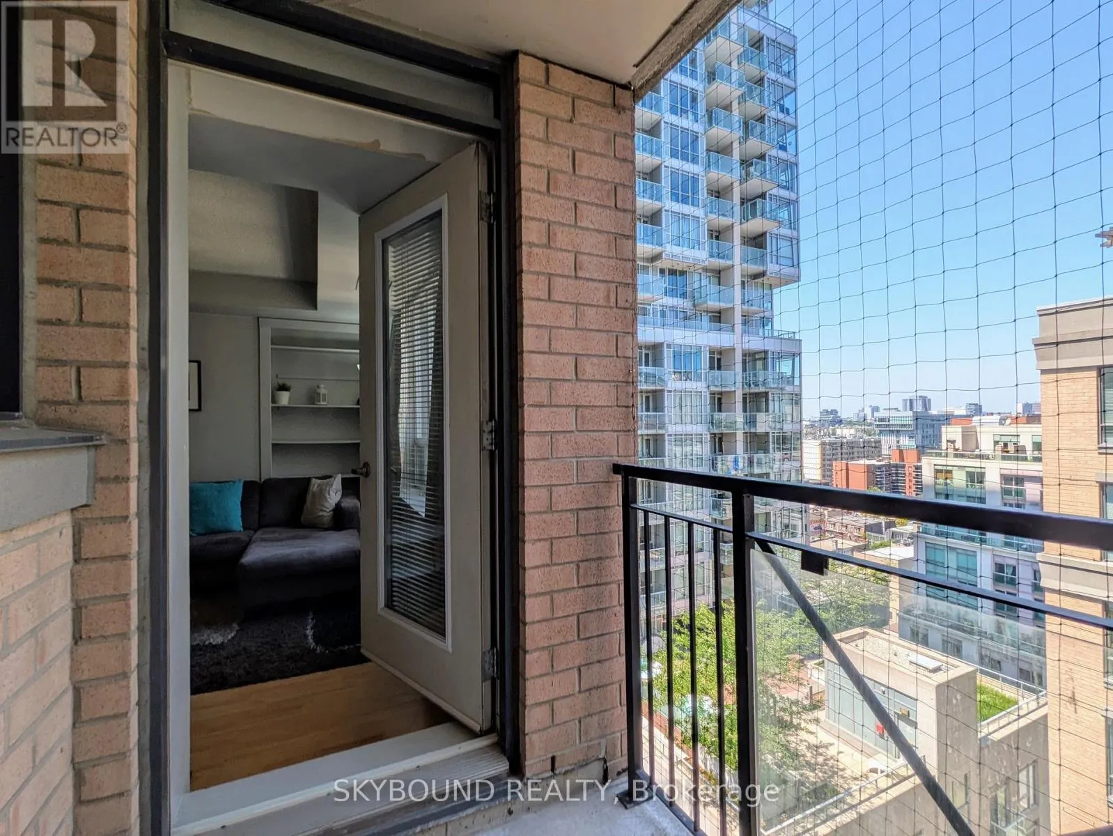 PH1620 - 140 SIMCOE STREET