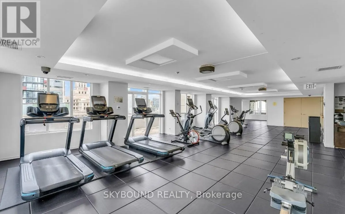 PH1620 - 140 SIMCOE STREET