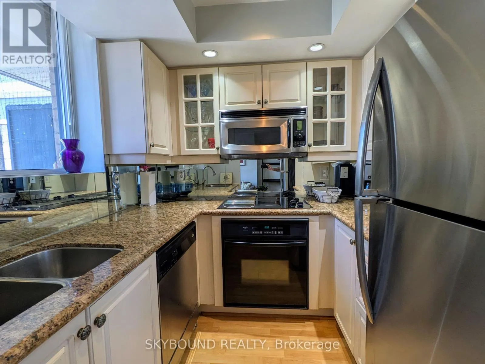 PH1620 - 140 SIMCOE STREET