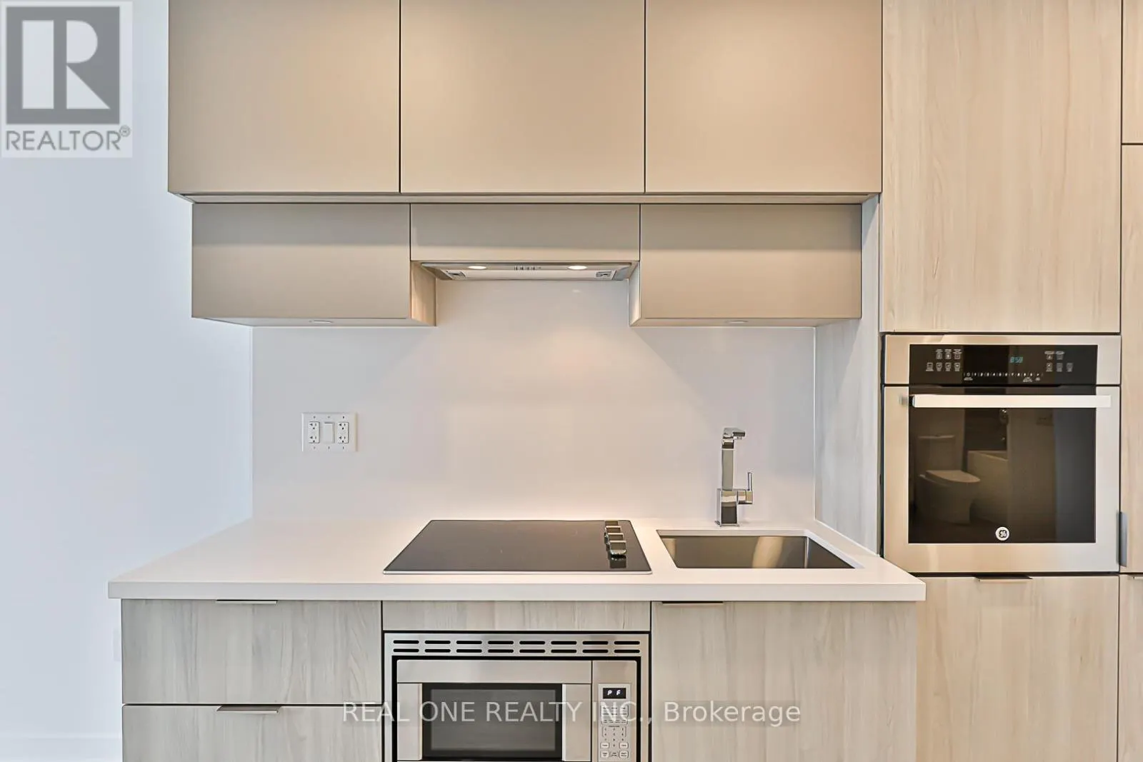 1710 - 39 ROEHAMPTON AVENUE E
