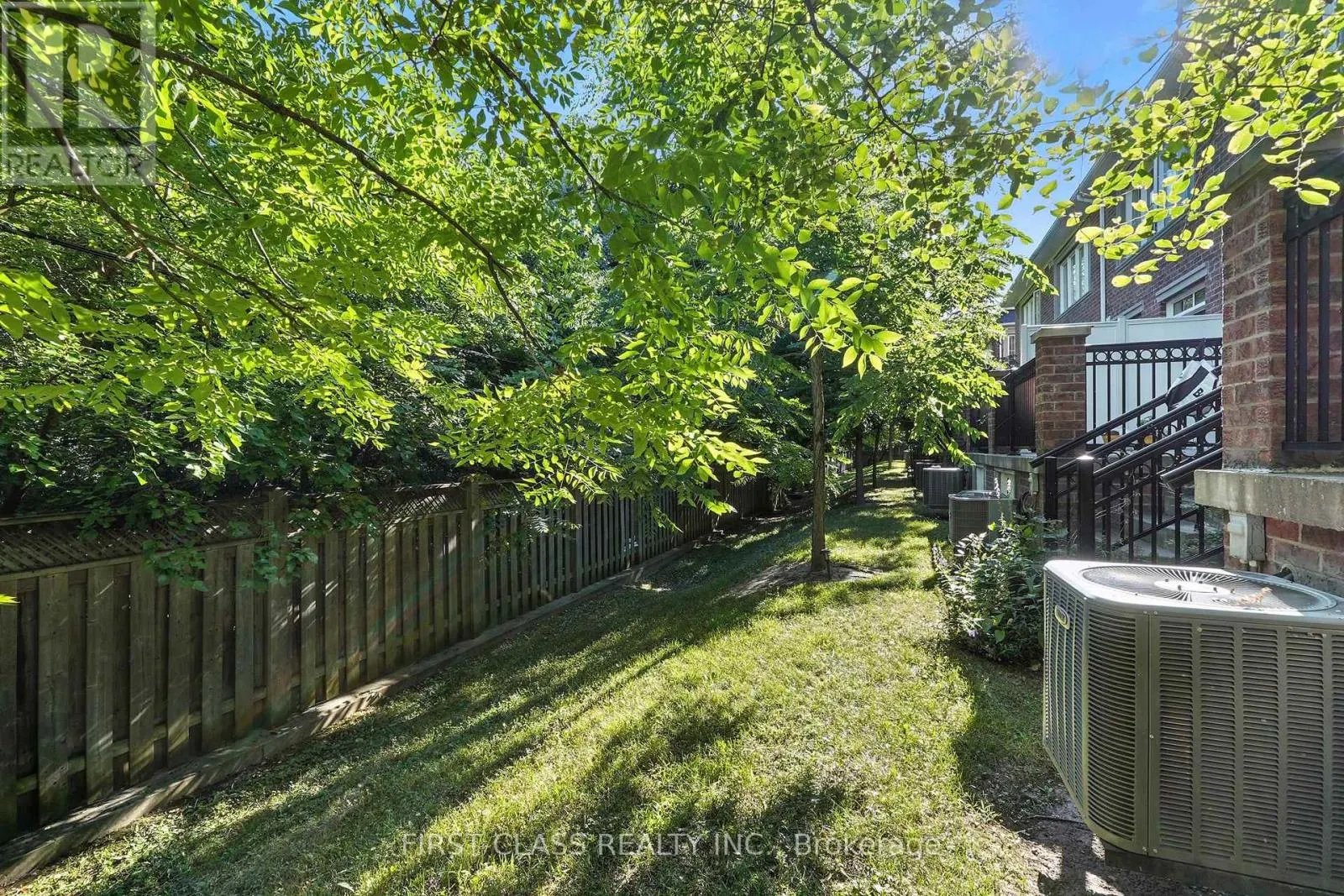23 SLINGSBY LANE
