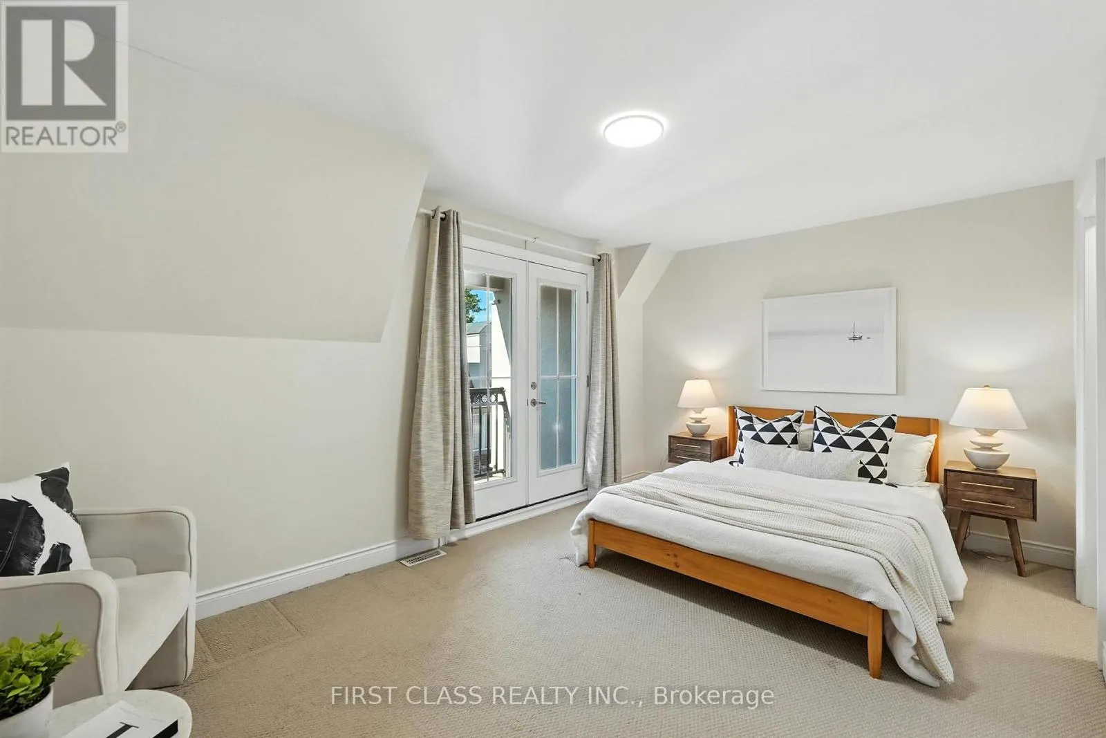 23 SLINGSBY LANE