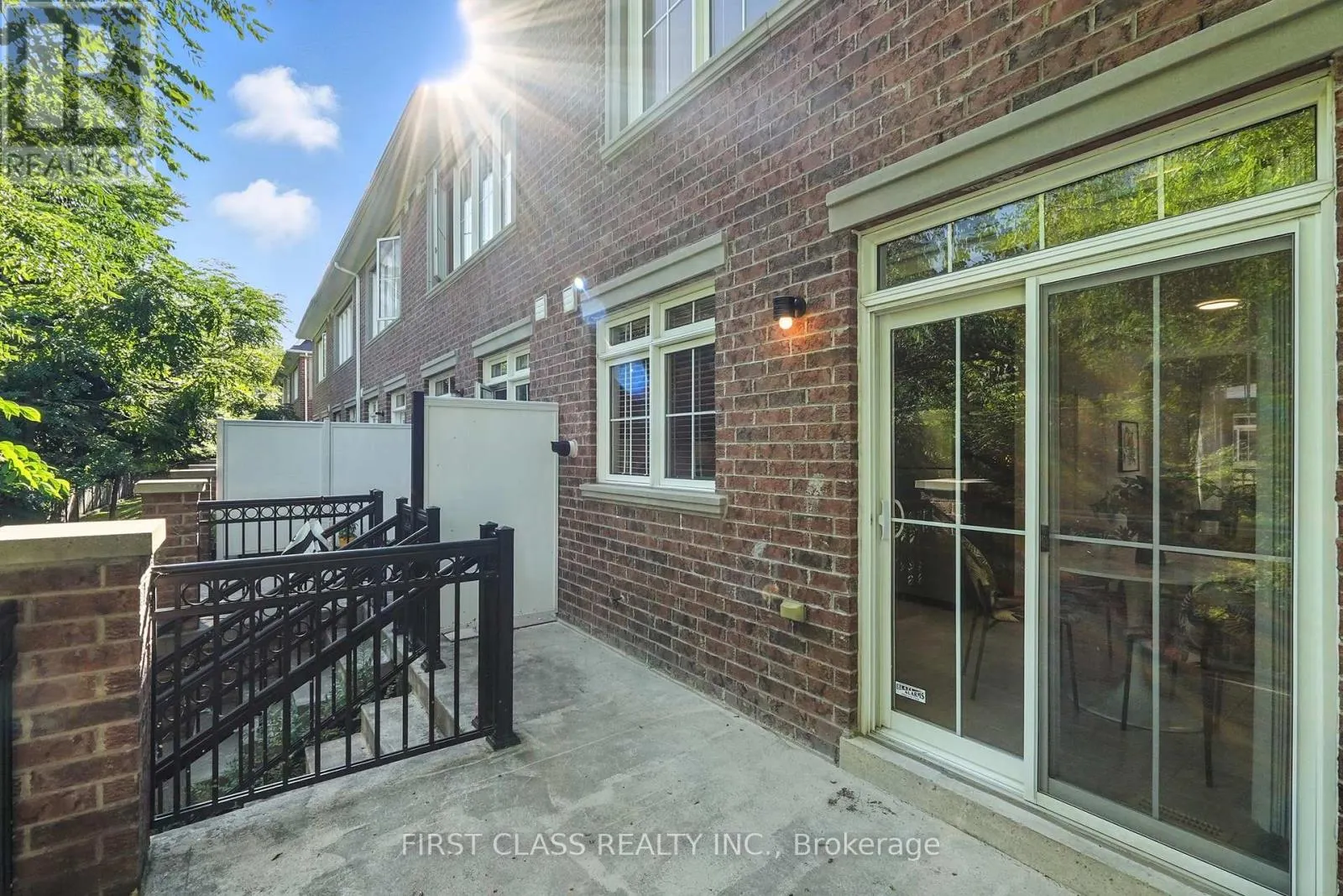 23 SLINGSBY LANE
