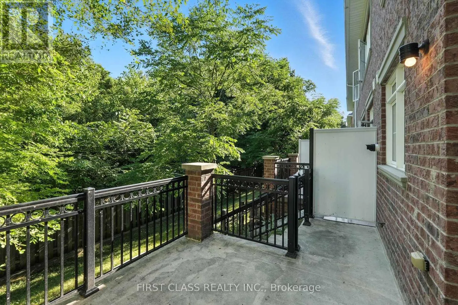 23 SLINGSBY LANE