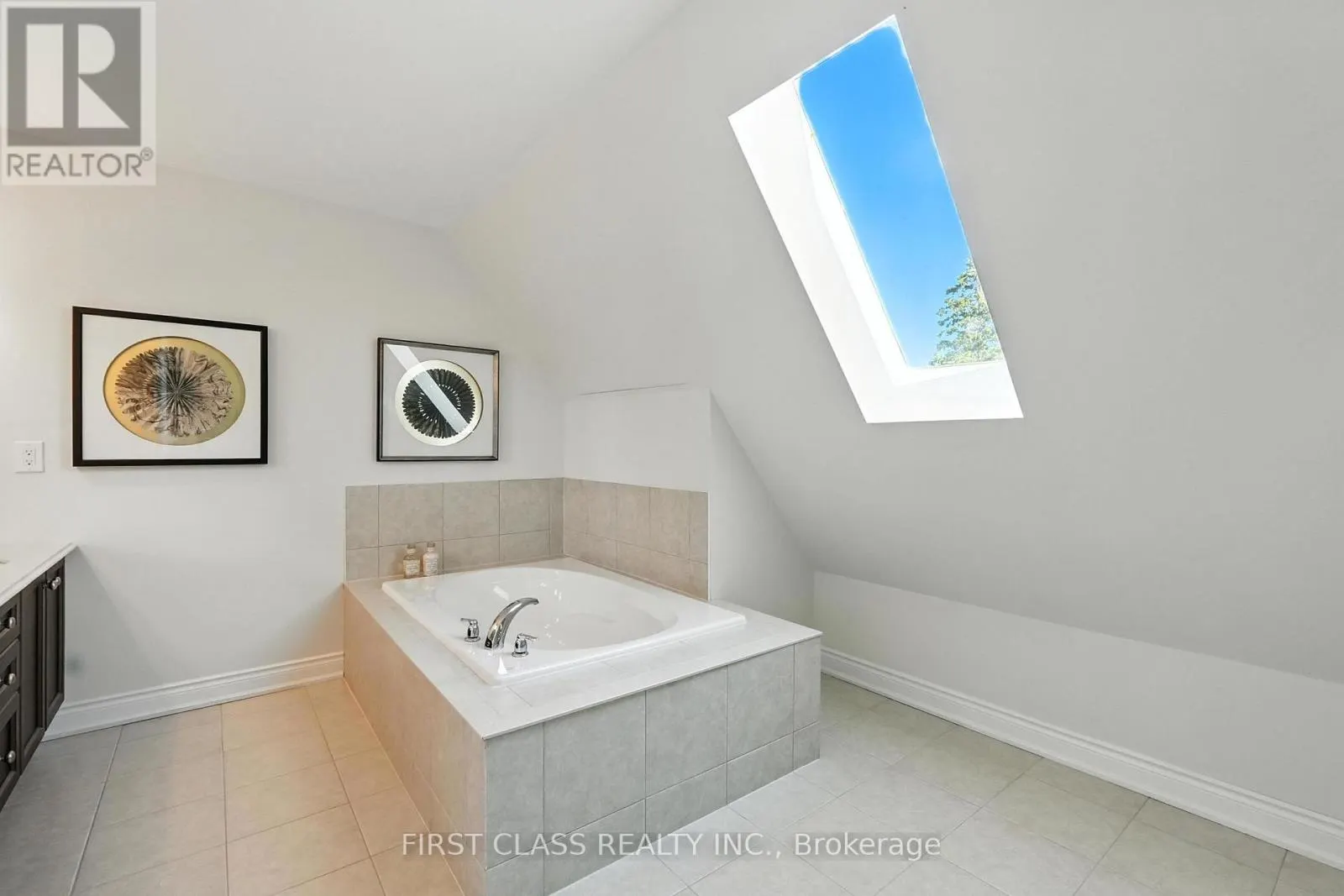 23 SLINGSBY LANE