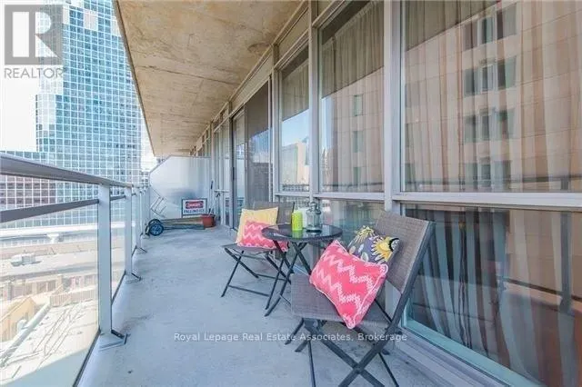 1206 - 220 VICTORIA STREET