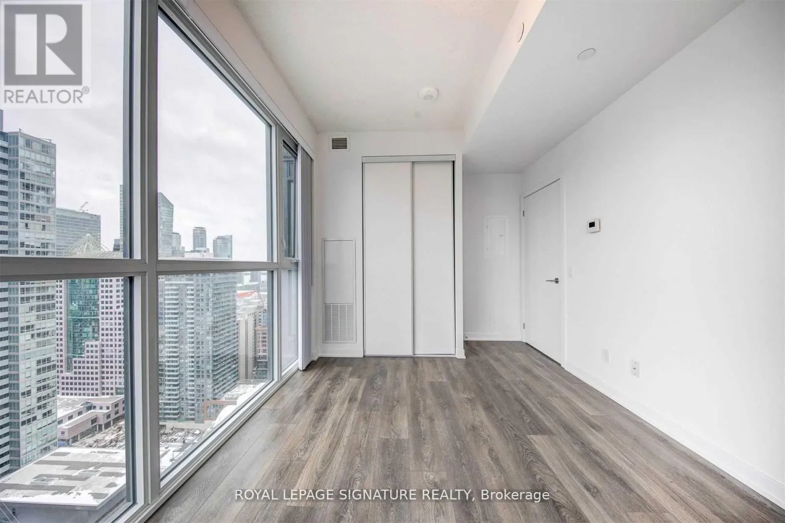 3710 - 87 PETER STREET