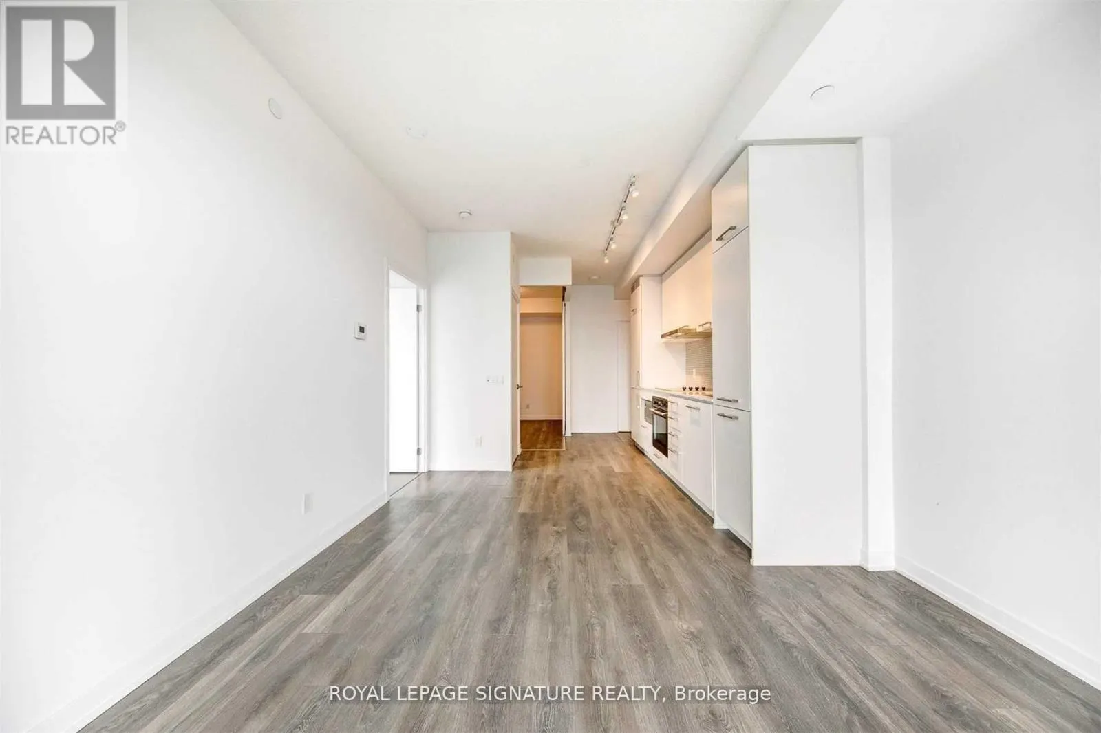 3710 - 87 PETER STREET
