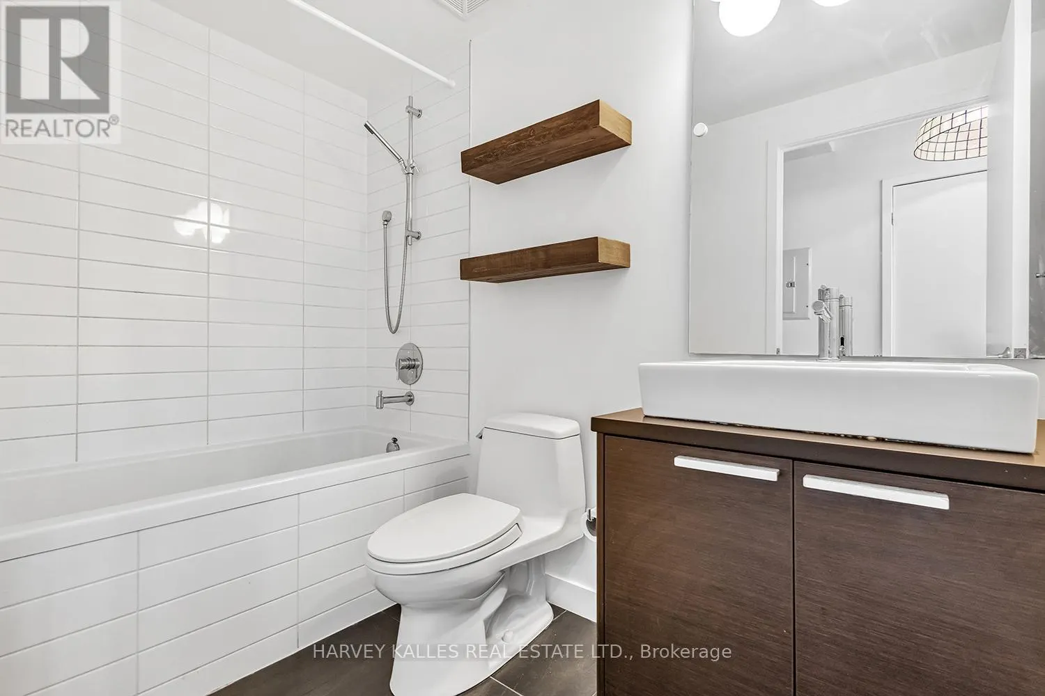 1105 - 138 PRINCESS STREET