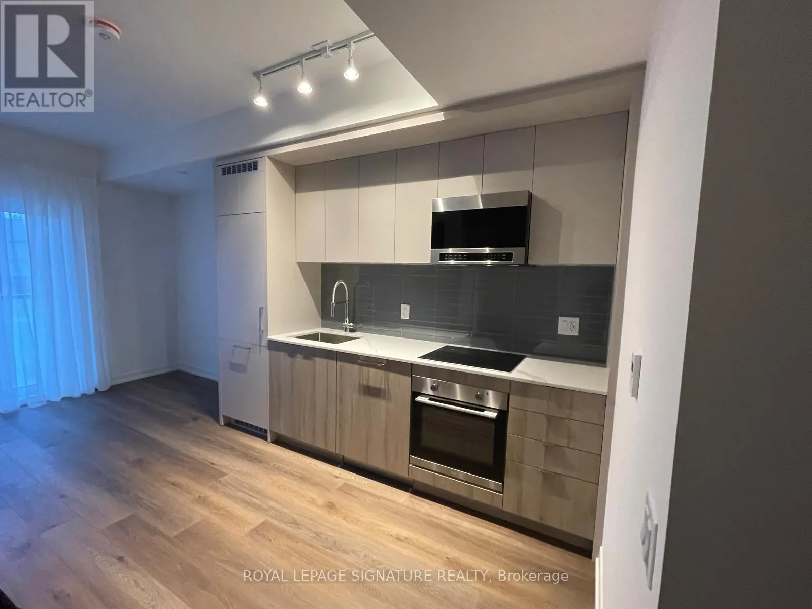 212 - 863 ST.CLAIR AVENUE W