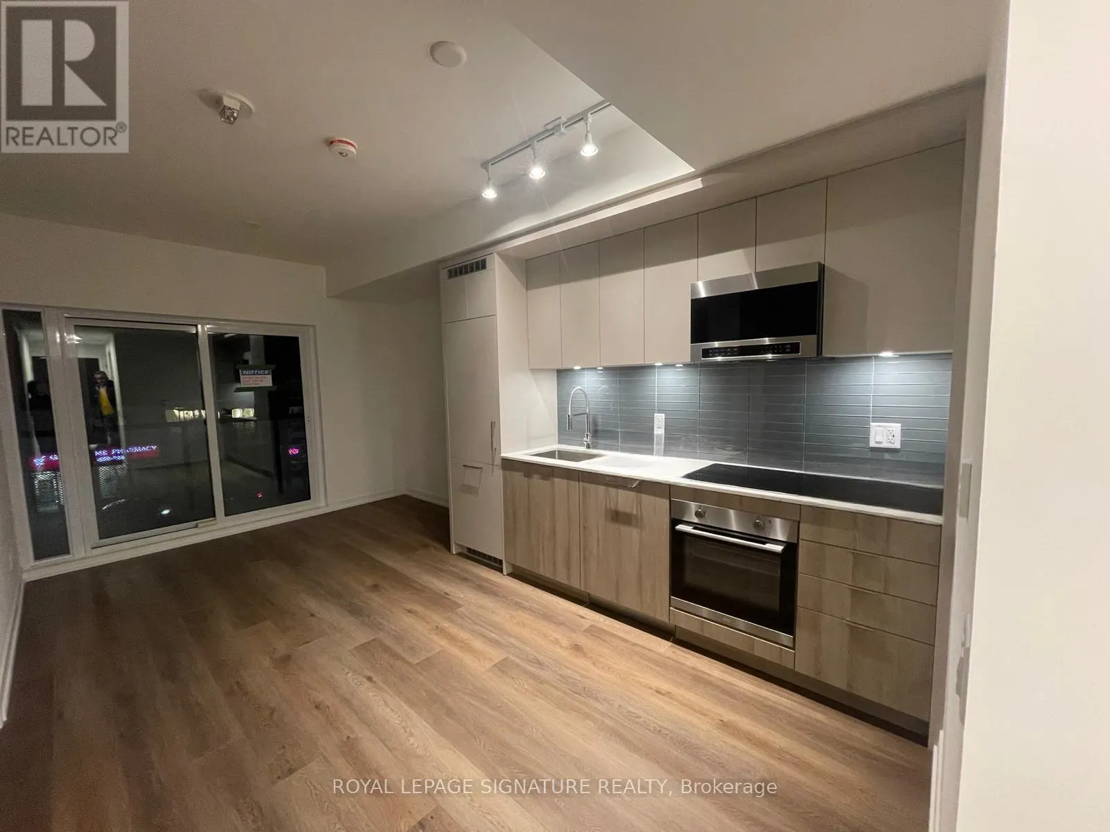 212 - 863 ST.CLAIR AVENUE W