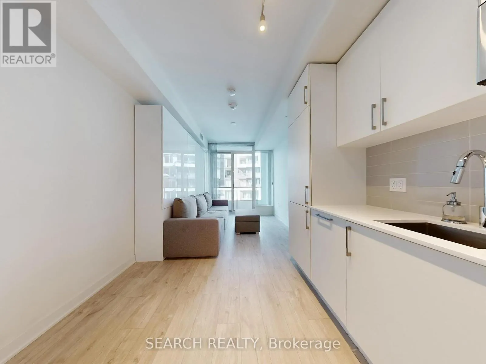 909 - 576 FRONT STREET W