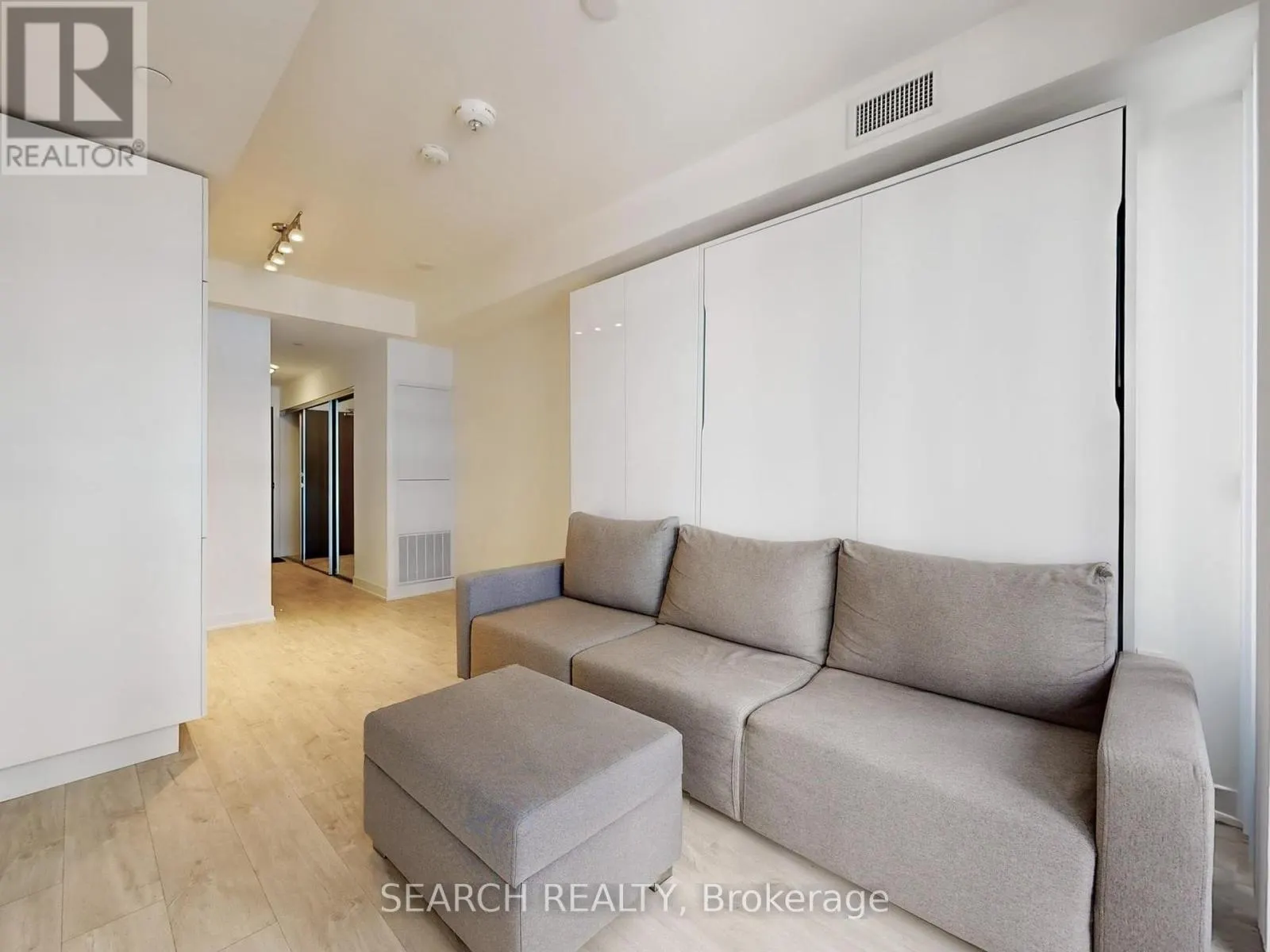 909 - 576 FRONT STREET W