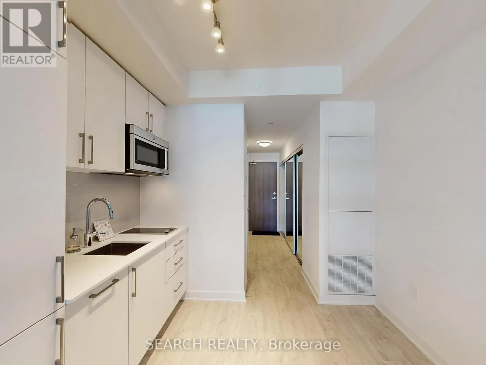 909 - 576 FRONT STREET W