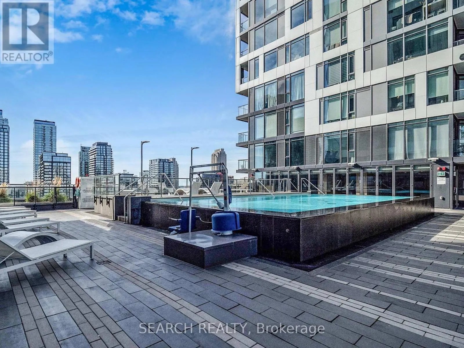 909 - 576 FRONT STREET W