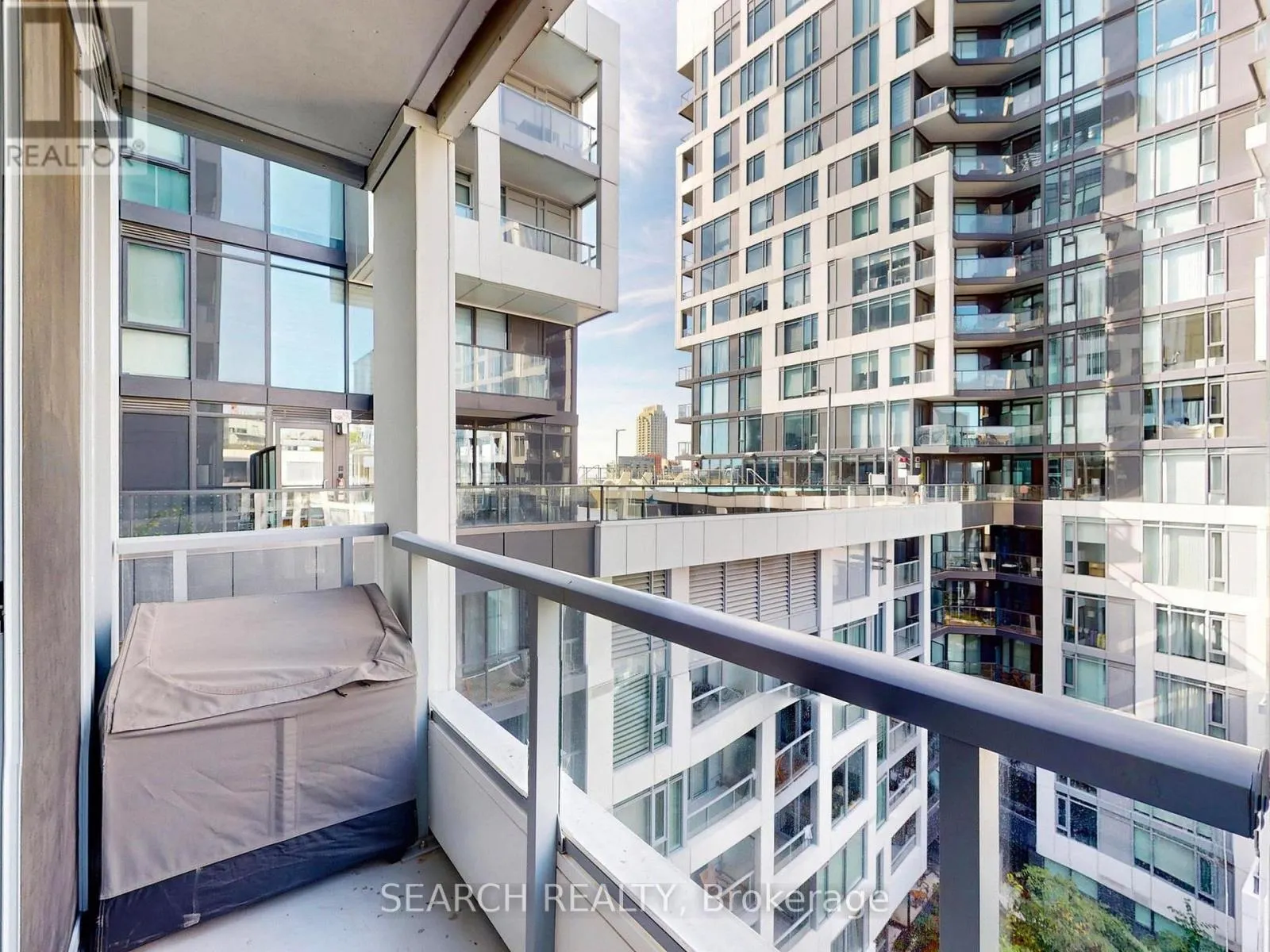 909 - 576 FRONT STREET W