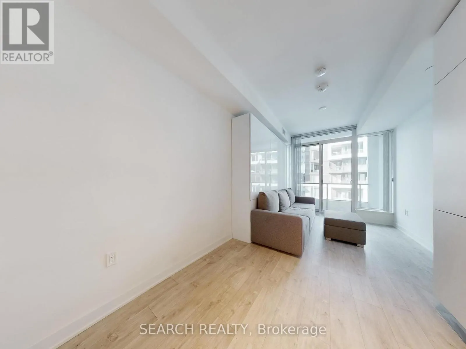 909 - 576 FRONT STREET W