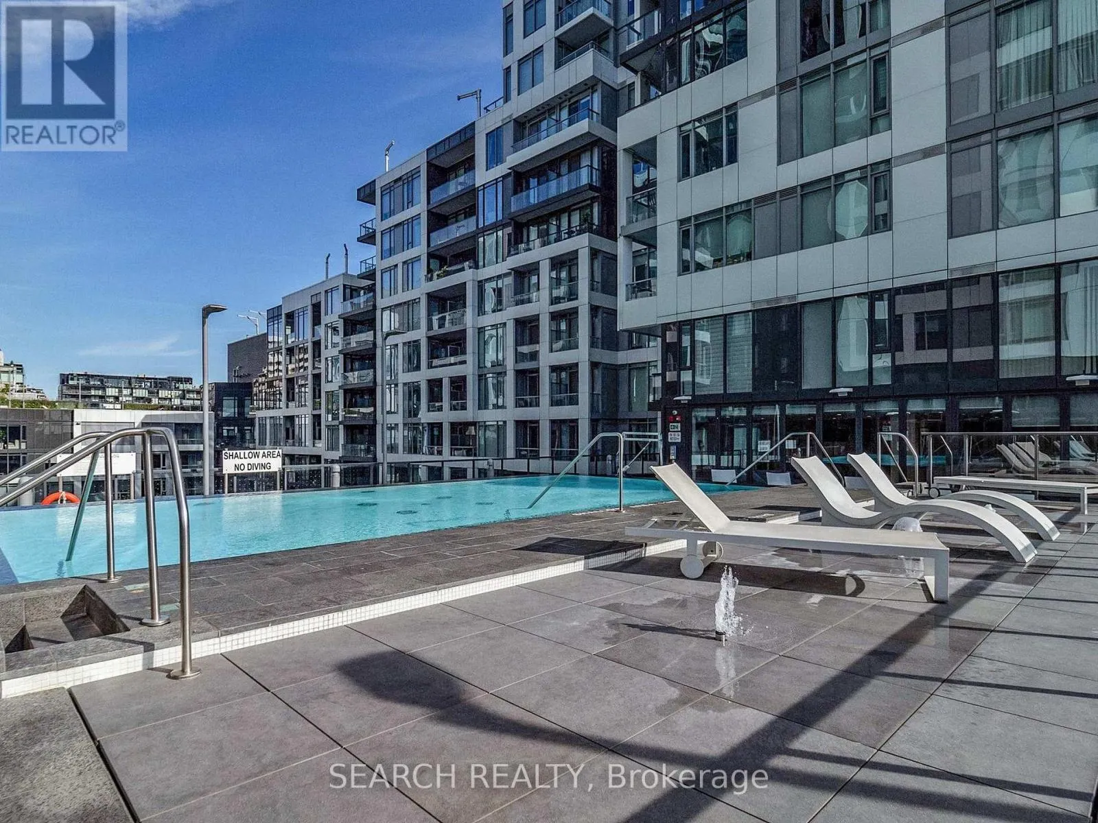 909 - 576 FRONT STREET W