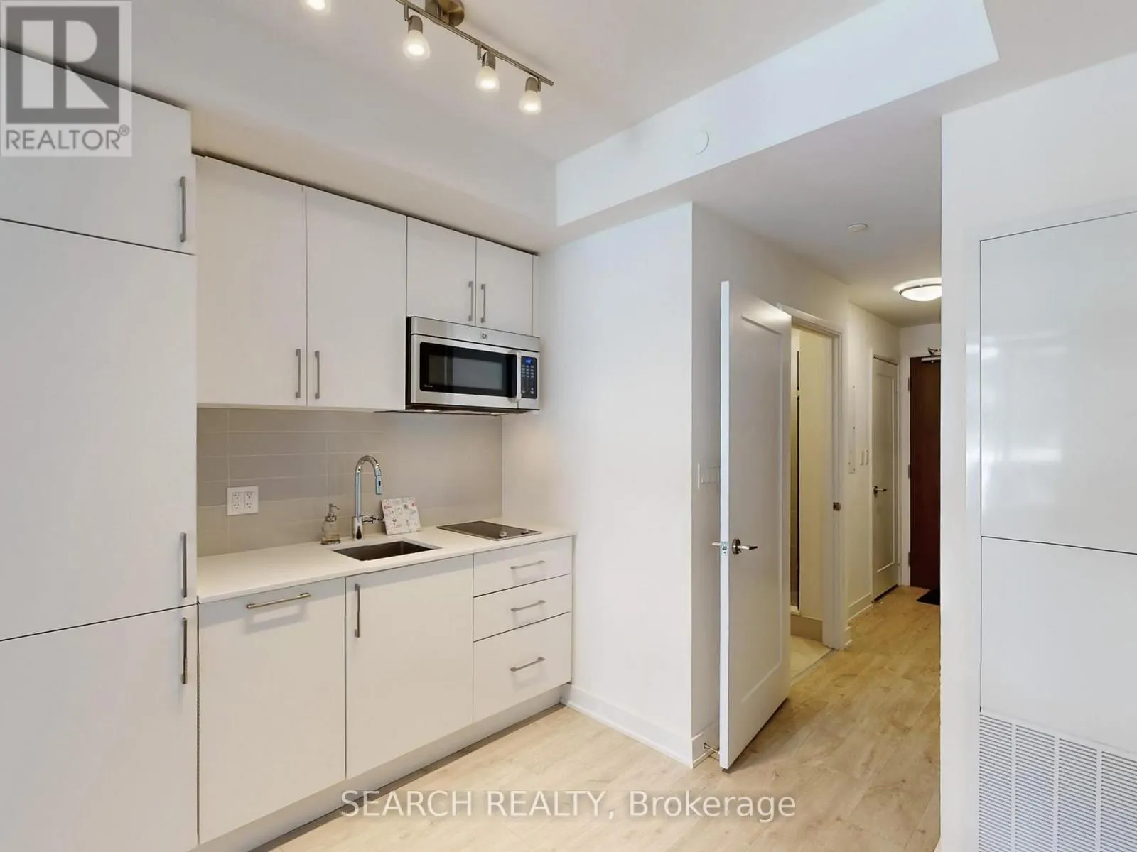 909 - 576 FRONT STREET W
