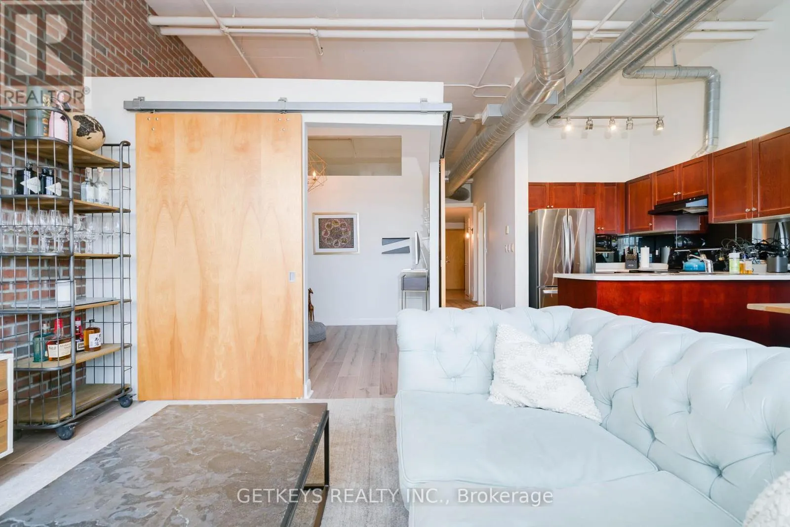 908 - 700 KING STREET