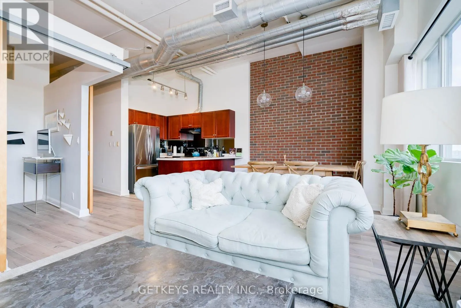 908 - 700 KING STREET