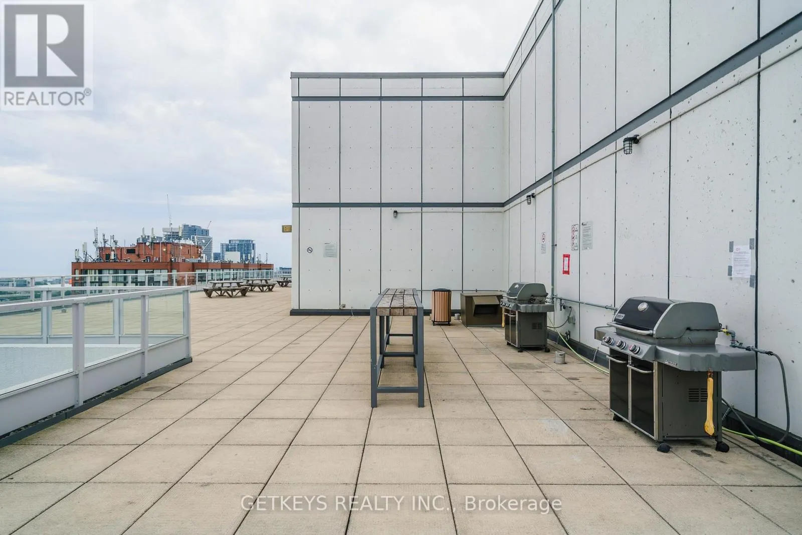 908 - 700 KING STREET