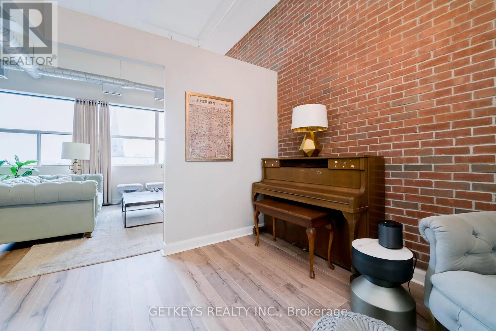 908 - 700 KING STREET