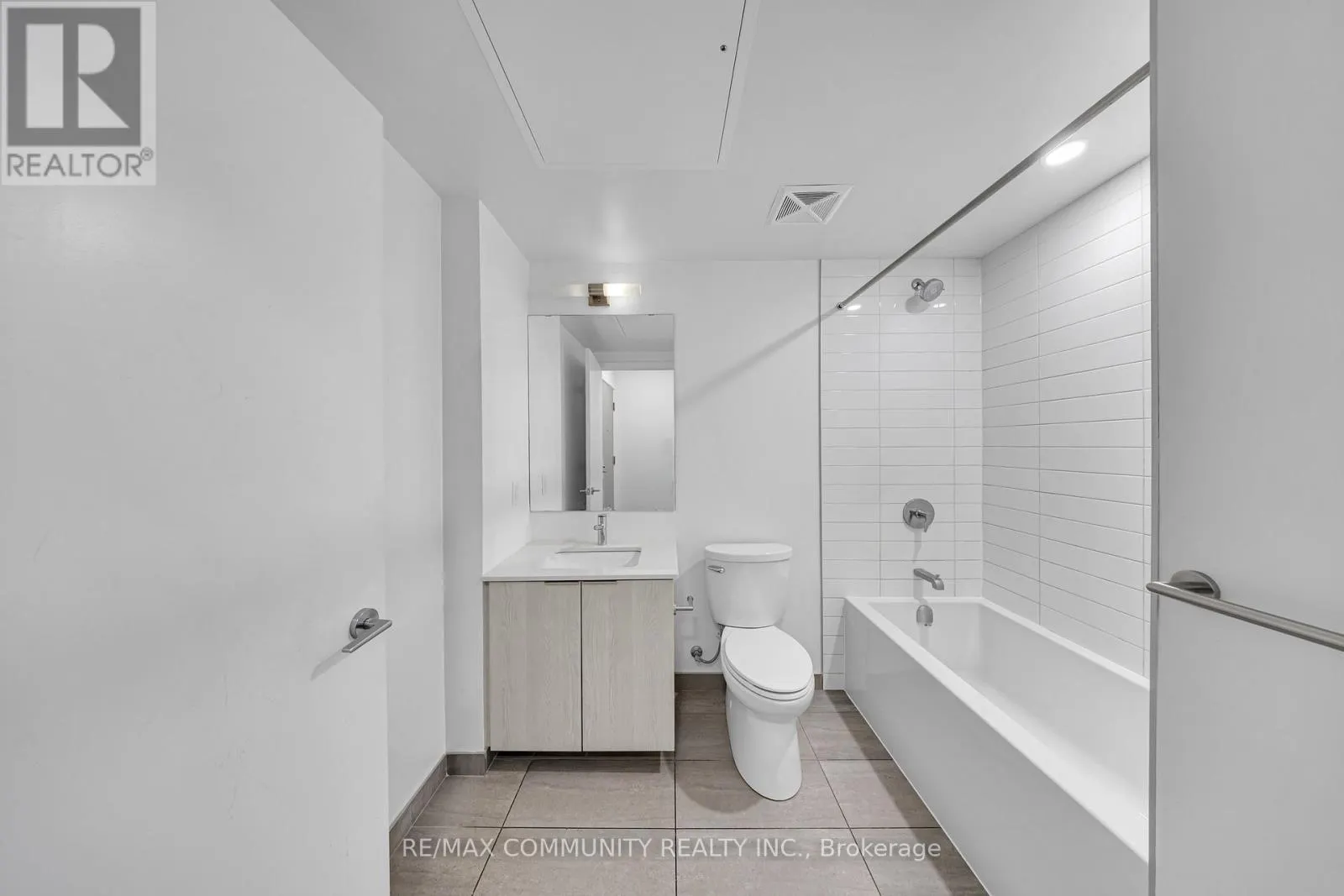3609 - 357 KING STREET W