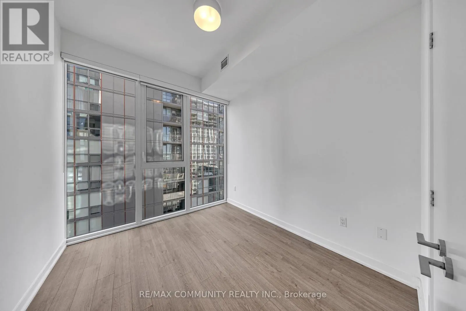 3609 - 357 KING STREET W