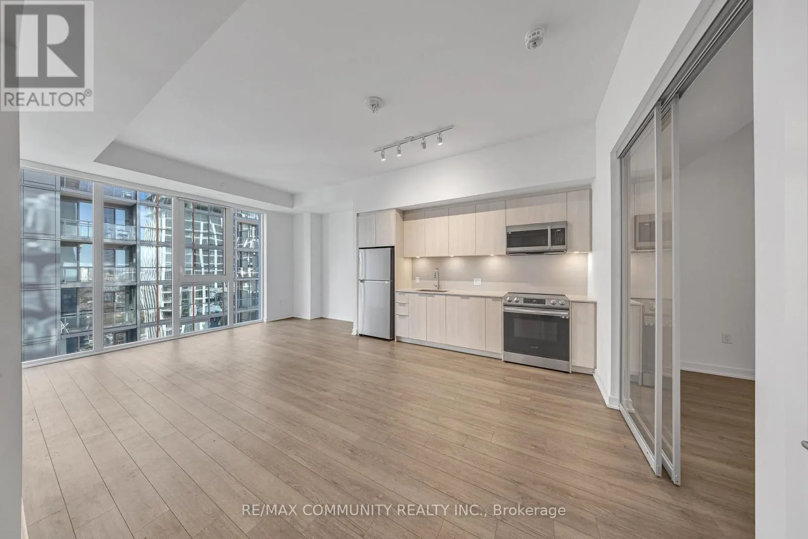 3609 - 357 KING STREET W