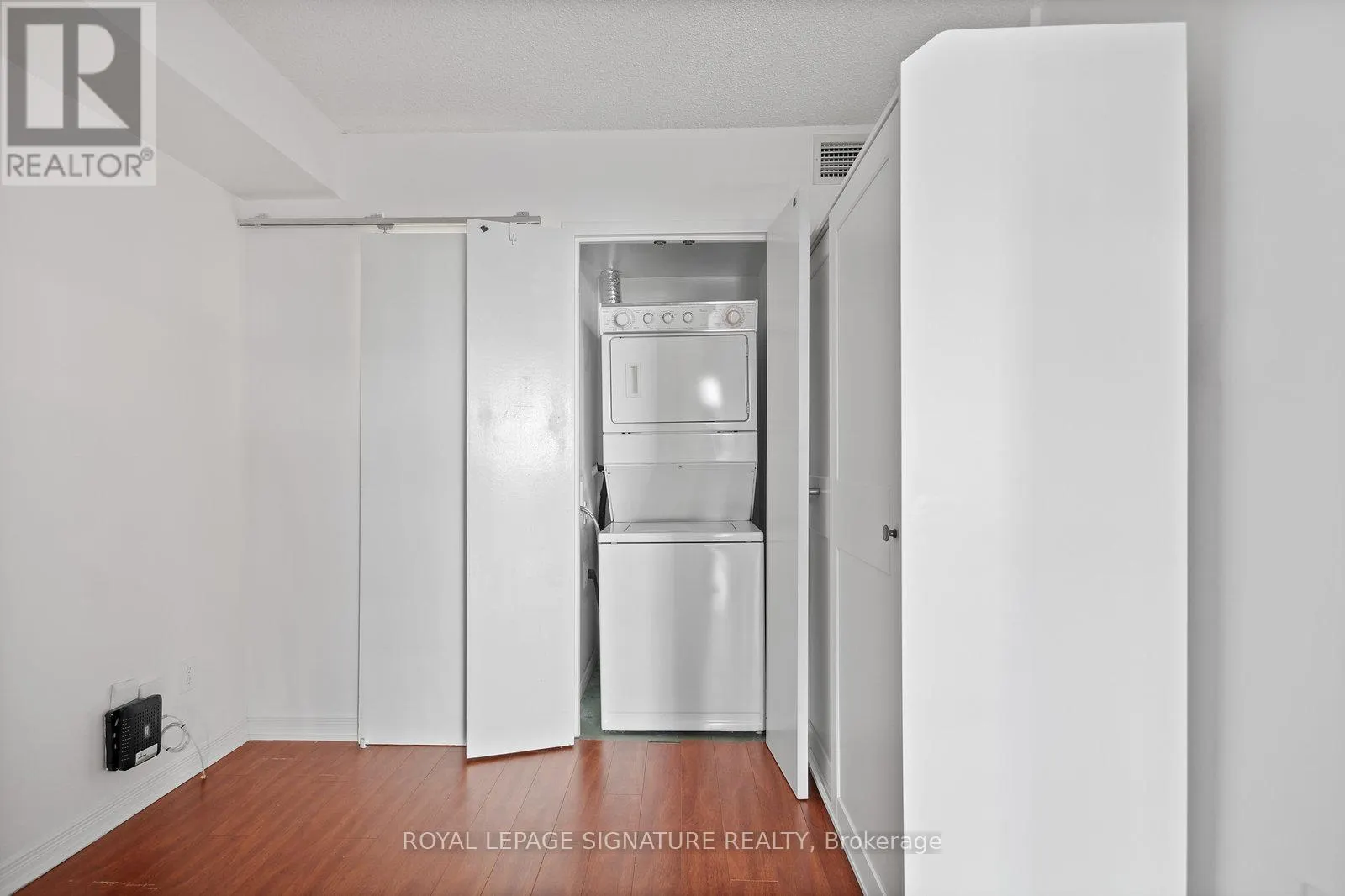 407 - 75 DALHOUSIE STREET