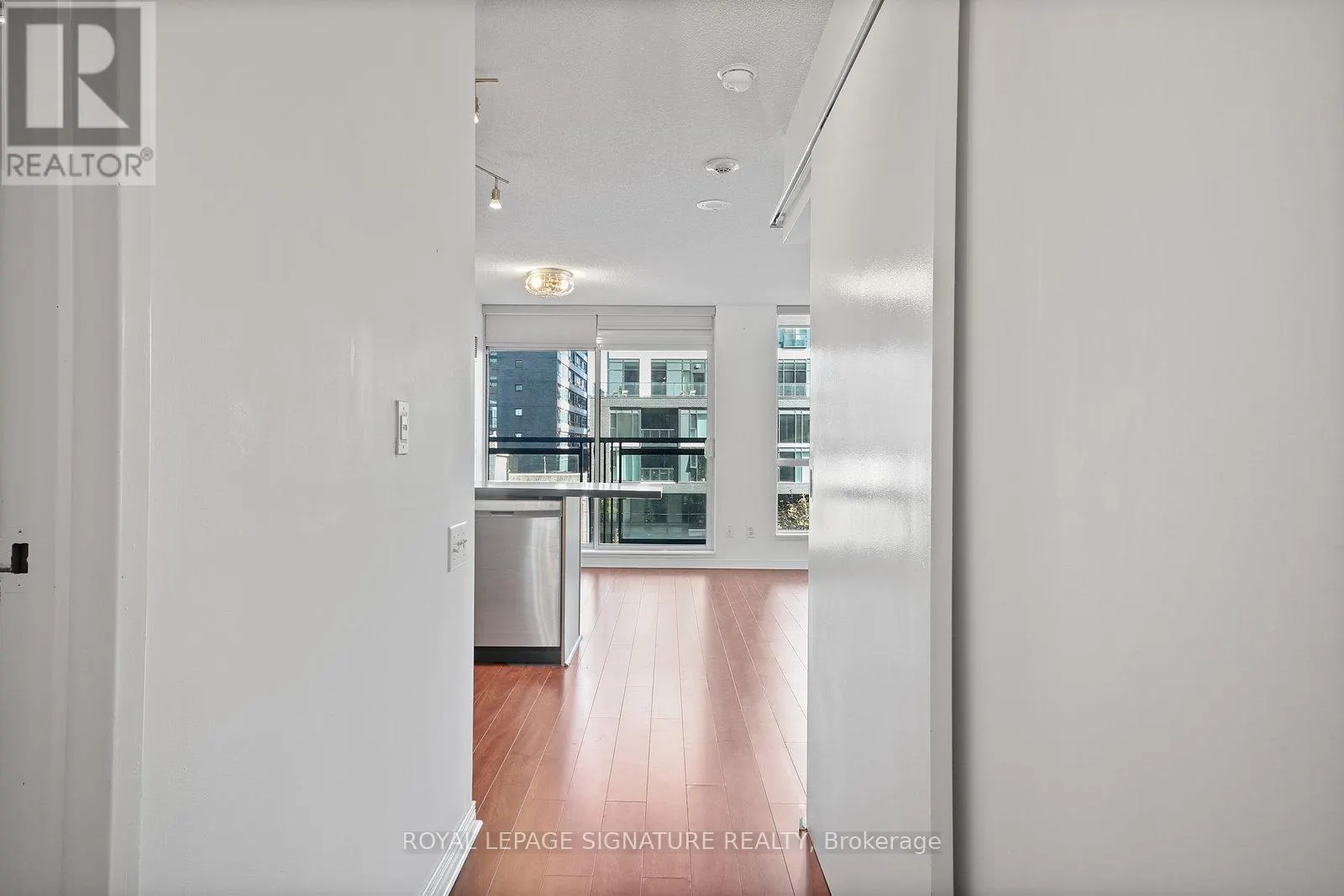 407 - 75 DALHOUSIE STREET