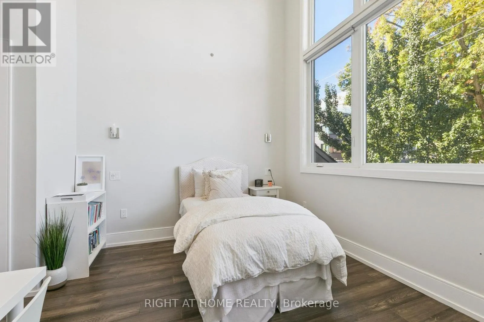 341 BALLIOL STREET E