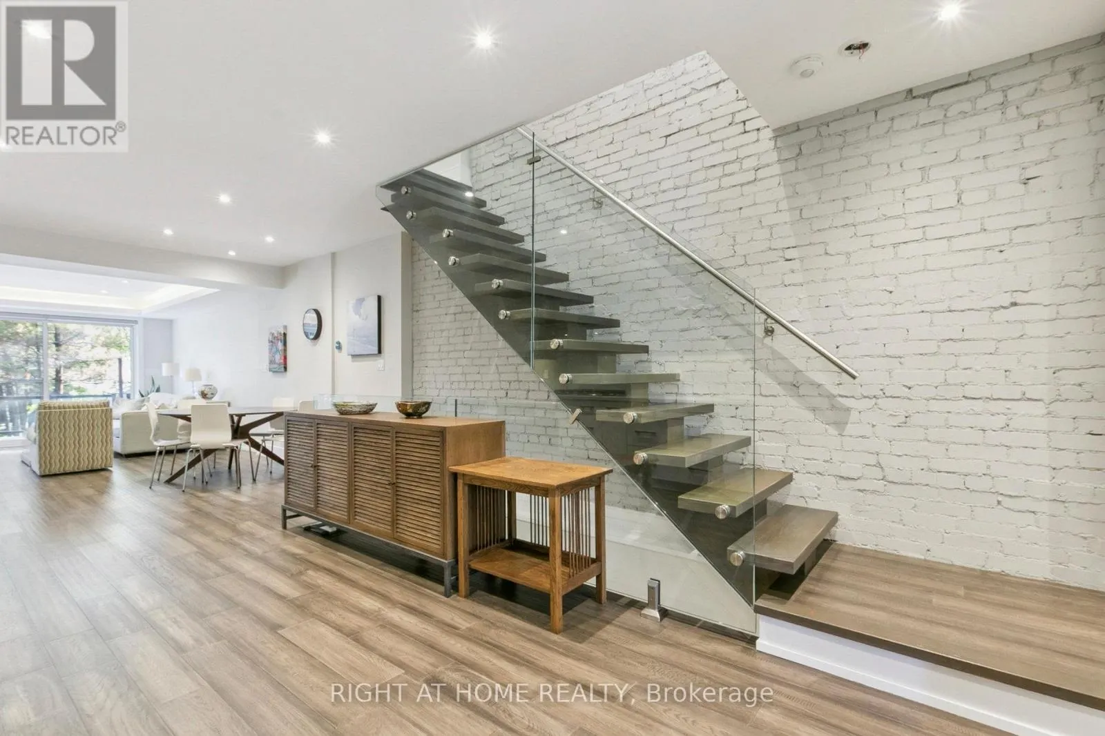 341 BALLIOL STREET E