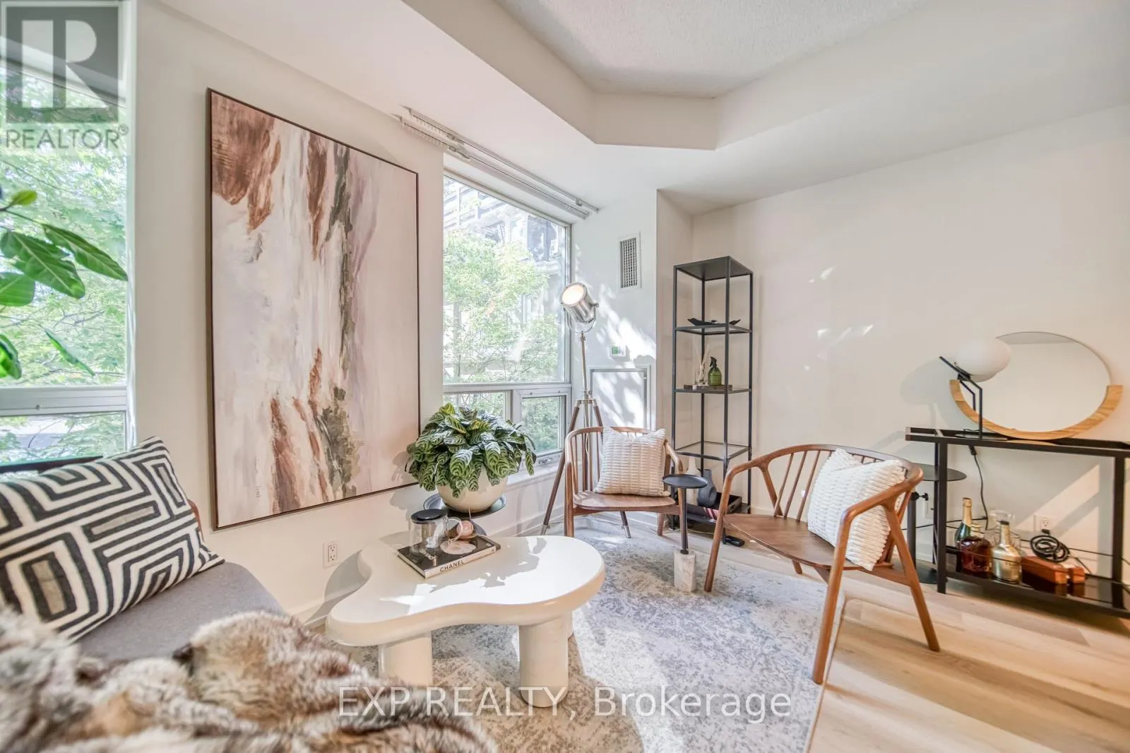 M10 - 350 WELLINGTON STREET W